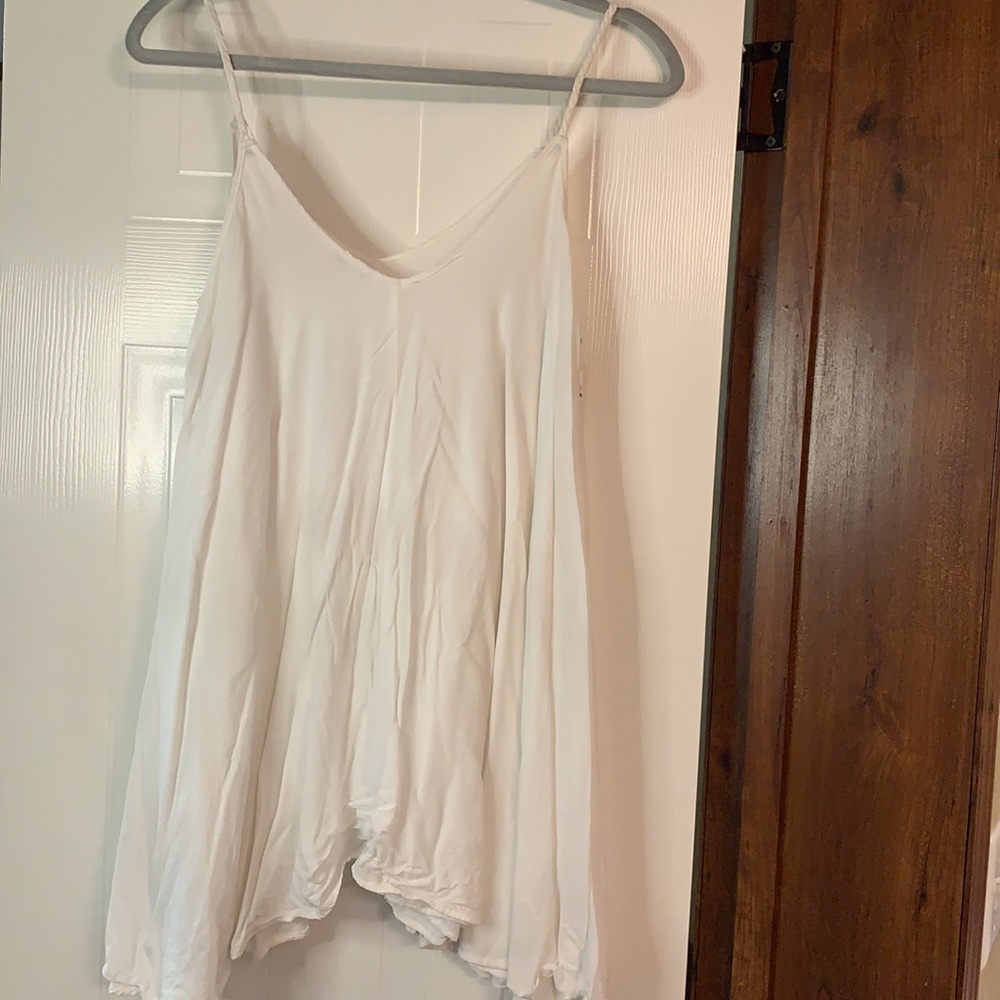 Embroidered Tank - Picture 3 of 4